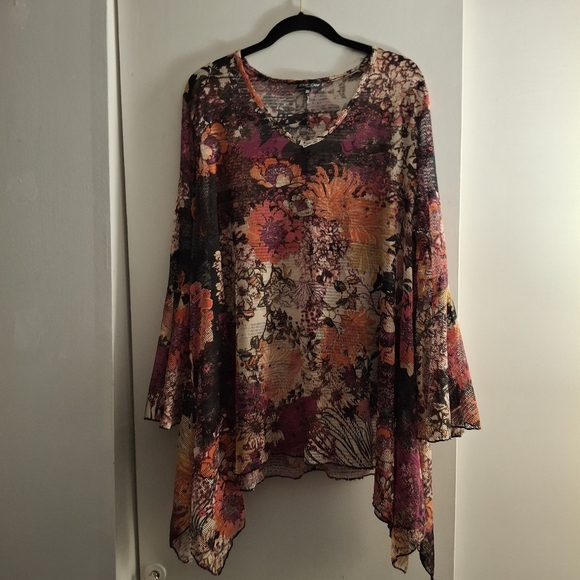 Dor Dor Couture Floral V-Neck Women's Fish Net Top - Picture 1 of 8